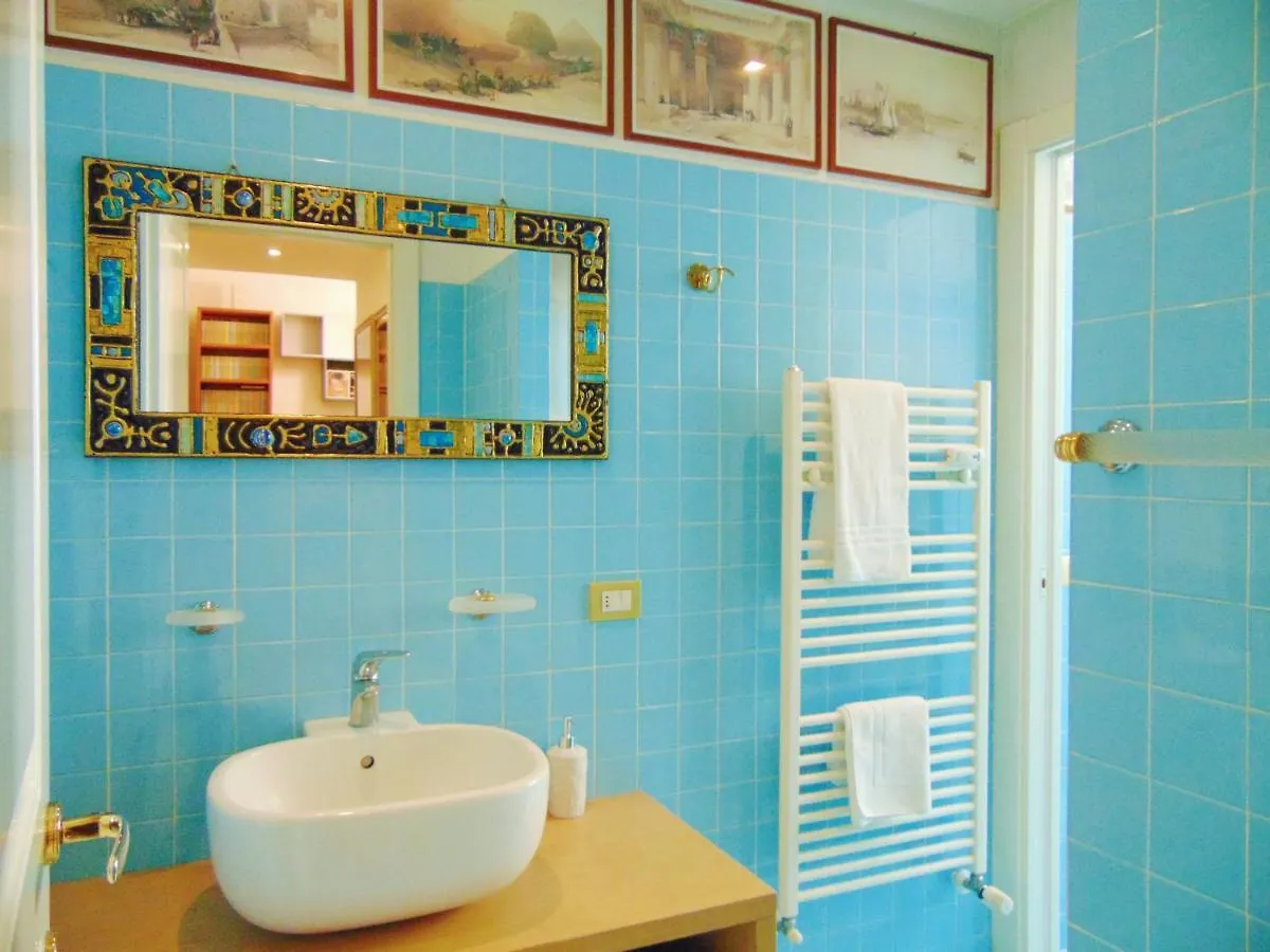 The Best Bedroom In מילאנו 0*,  איטליה